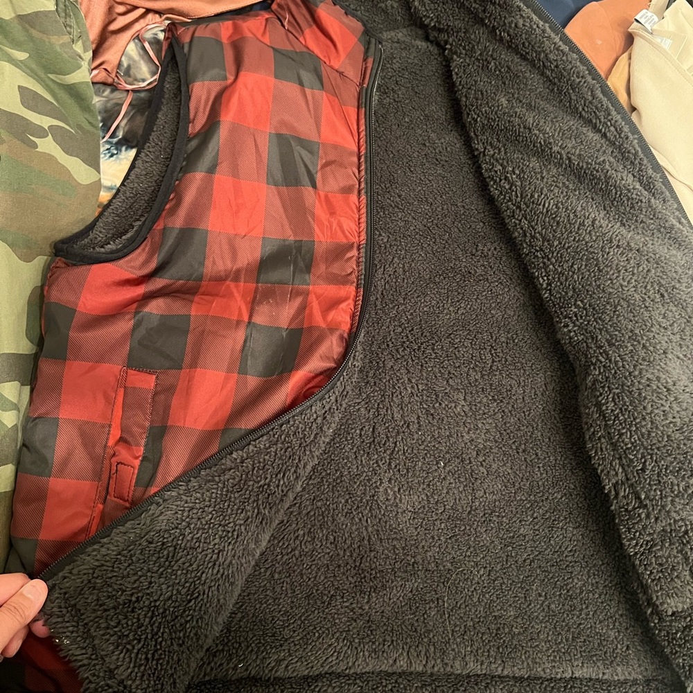 Vest - Picture 4 of 5